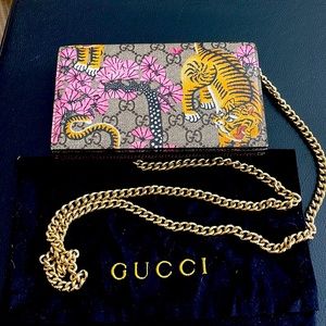 Gucci chain wallet in great condition!